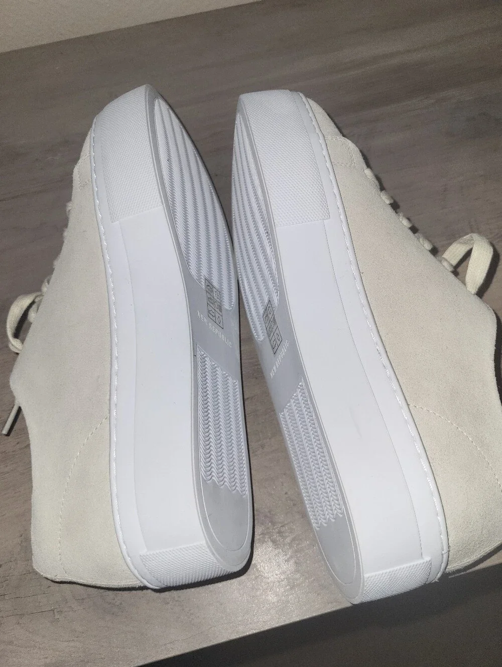 New Republic Malibu suede platform sneakers In bone colorway Womens Size 8
